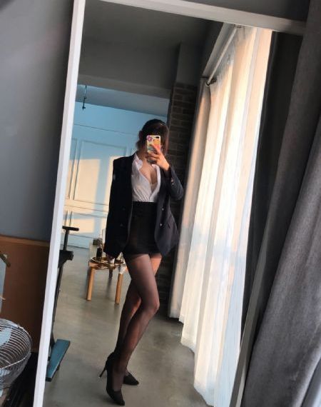 恐龙星的比基尼女孩_DVD手机在线观看